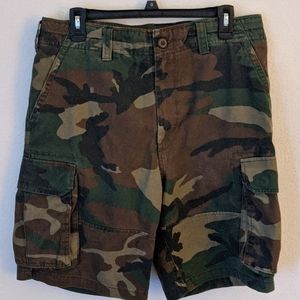 Men's camo cargo shorts,